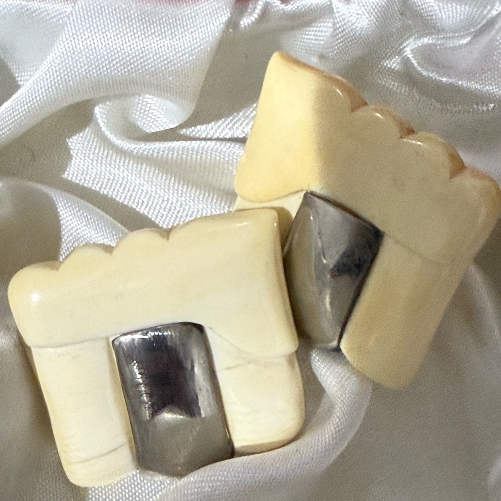 VINTAGE LARGE WHITE 3D DESIGN Square BAKELITE LUCITE CLIP EARRINGS 925 STERLING